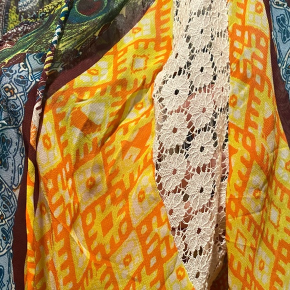 Colorful Women's Olive Hill Blouse size M Elevate your style with this colorful - Picture 8 of 9